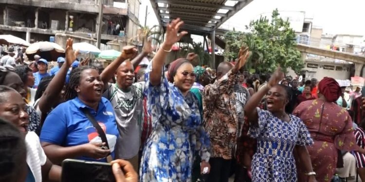 adum fire npps naa toshie donates 100k to victims urges fire resilient market