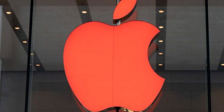 apple hits back at us judges extraordinary contempt order