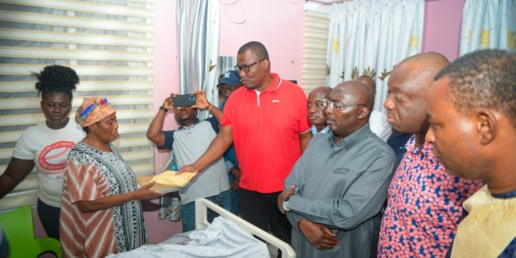 bawumia visits injured knust student at komfo anokye hospital