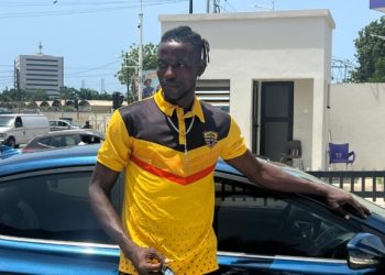 Business tycoon presents Hearts of Ok goalie Benjamin Asare with car