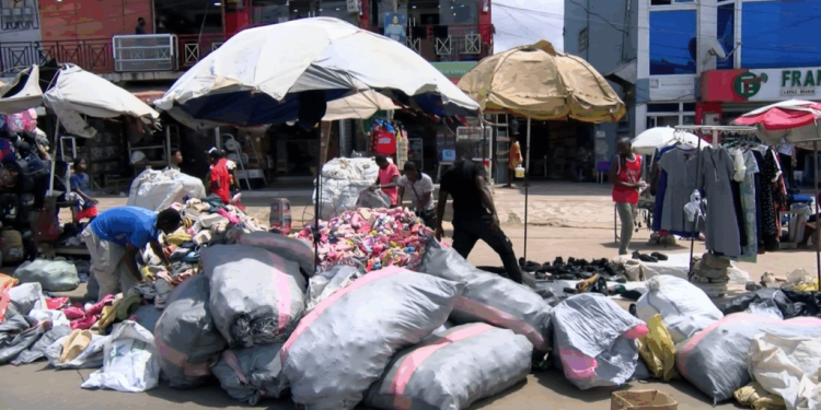 commercial drivers threaten to strike over indiscriminate roadside trading activities
