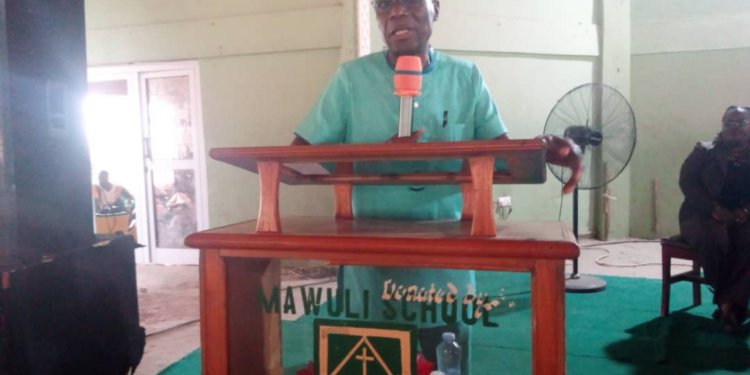 education committee chairman urges students to shun drugs and stay focused