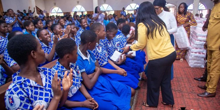 elikplim akurugu marks menstrual hygiene day with schoolgirls in dome kwabenya