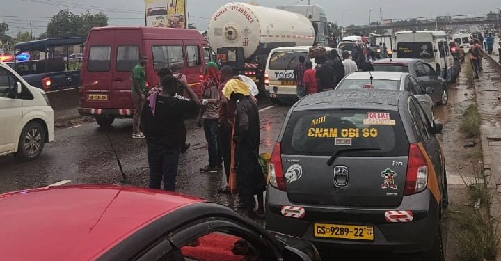 flooding on pokuase amasaman road leaves commuters stranded