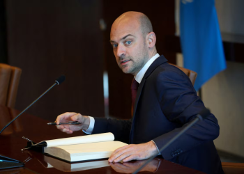 France to respond firmly after Algeria expels more officials