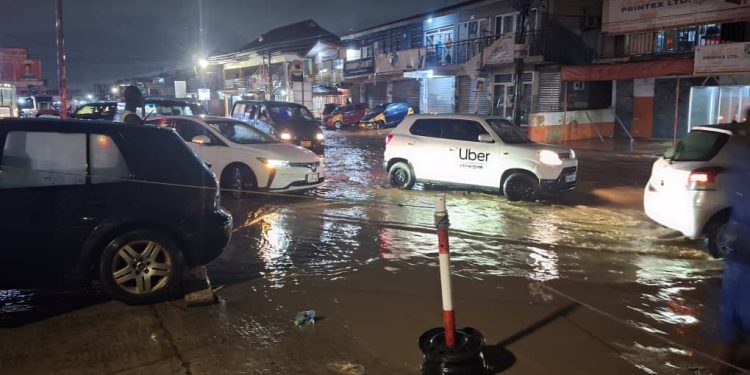 heavy evening rainfall floods odorkor kwashieman road causes traffic disruptions