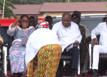 ‘I gave 500 cedis, not dollars’ – Mahama jests amid Sammy Gyamfi dollars gift