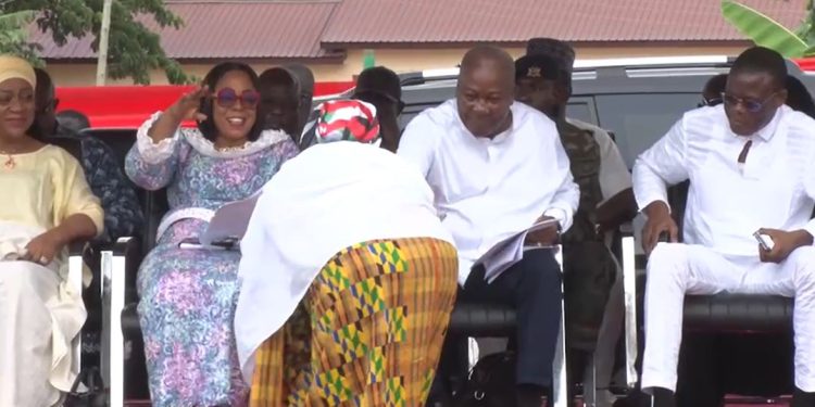 i gave 500 cedis not dollars mahama jests amid sammy gyamfi dollars gift