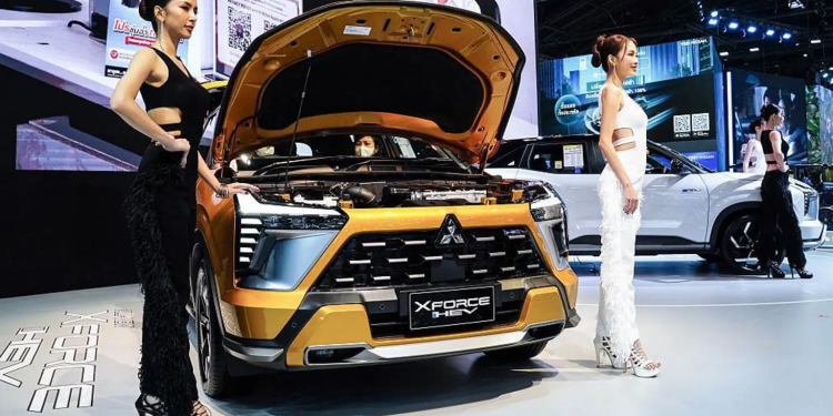 iphone maker announces plan to build mitsubishi evs