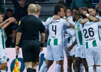 Nine points clear in April – now Ajax could lose title