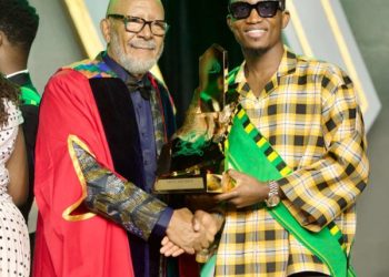 Otumfuo honours Kofi Kinaata with ‘Youth in Entertainment Award’ at Millennium Excellence Awards