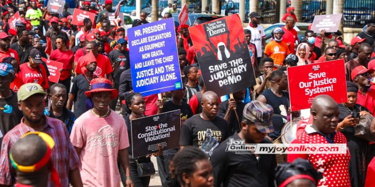 photos opposition parties demonstrate against chief justice suspension