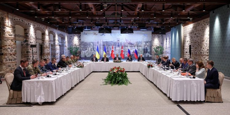 russia and ukraine officials meet for first direct talks since 2022