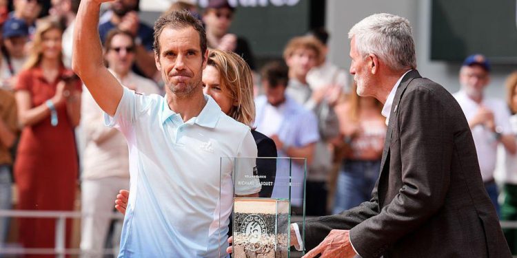 sinner and djokovic win on day of upsets and drama
