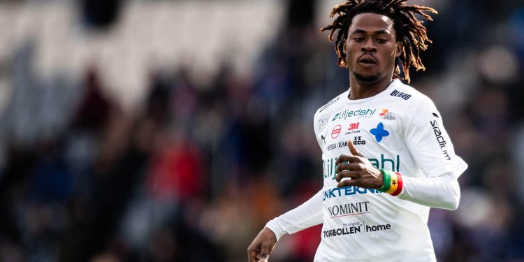 super sub frank adjei strikes to earn varnamo point