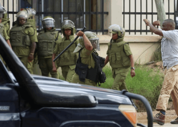 Tanzania arrests opposition official travelling to political conference