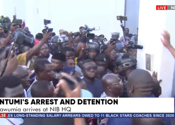 Watch how Bawumia was forced through violent scuffle as NPP supporters clash with Police