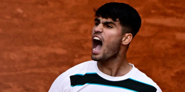 angry alcaraz beats shelton to reach quarters