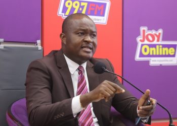 Bawumia’s meeting with MMDCEs a political strategy – Kwasi Kwarteng