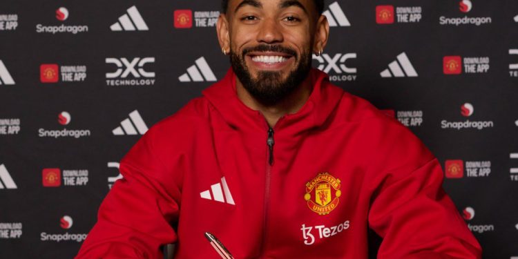 cunha completes dream 62 5m man utd move