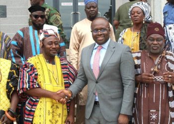 Defence Minister welcomes Northern chiefs in Central Region, praises their support