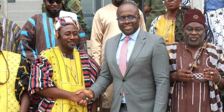 defence minister welcomes northern chiefs in central region praises their support