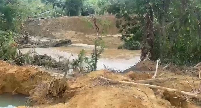 Ellembelle: 11 Chinese illegal miners arrested; excavators, other equipment seized 1 ellembelle 11 chinese illegal miners arrested excavators other equipment seized