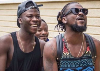 ‘He’s more than a mentor, he’s my big brother’- Stonebwoy surprises Samini with emotional tribute on live TV