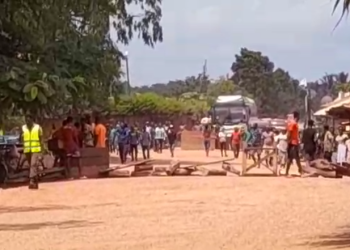 Irate youth block Samereboi roads over arrest of illegal miners