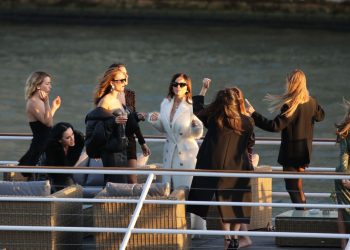 Jeff Bezos raises standards; reportedly budgets $50,000 per guest for his lavish wedding