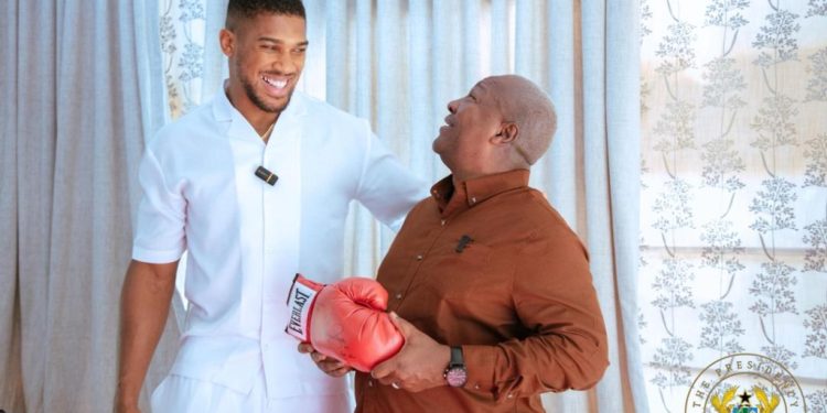 mahama vows to reignite dream of bukom boxing academy