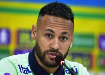 Neymar renews contract with boyhood club Santos