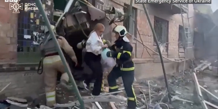 seven killed in kyiv in new russian aerial attack