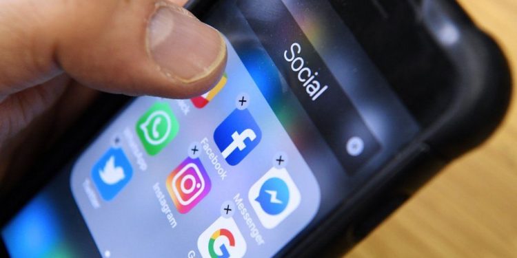 social media now main source of news in us research suggests