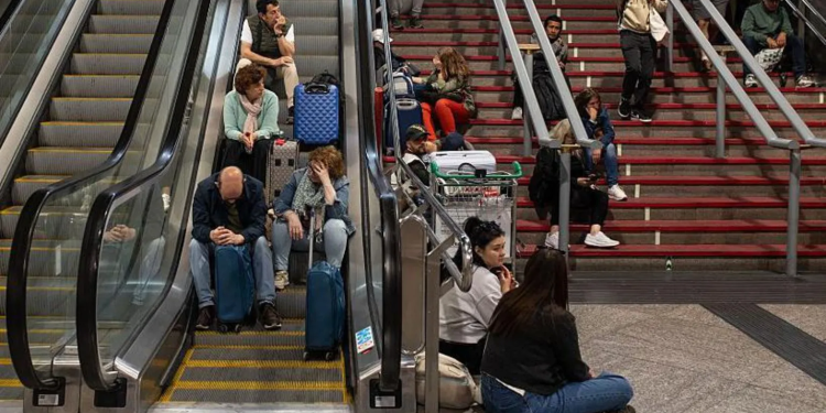 Spain’s government blames huge blackout on grid regulator and private firms 1 spains government blames huge blackout on grid regulator and private firms