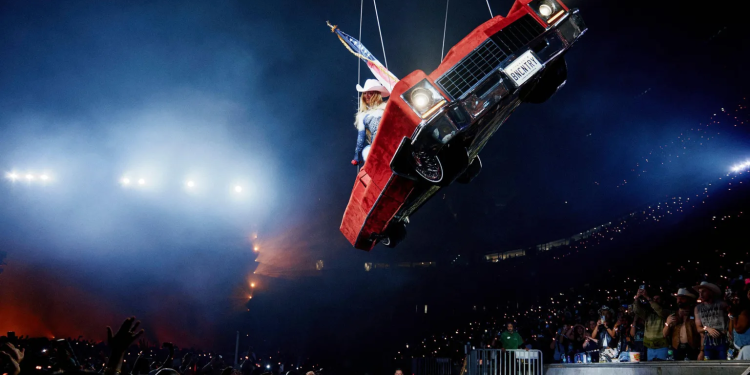 stop beyonce pauses show as flying cadillac tilts mid air