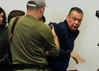 US senator dragged out of LA immigration news conference