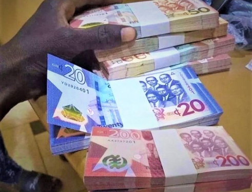 woman remanded for allegedly stealing ghc2a2800k mistakenly transferred to her account