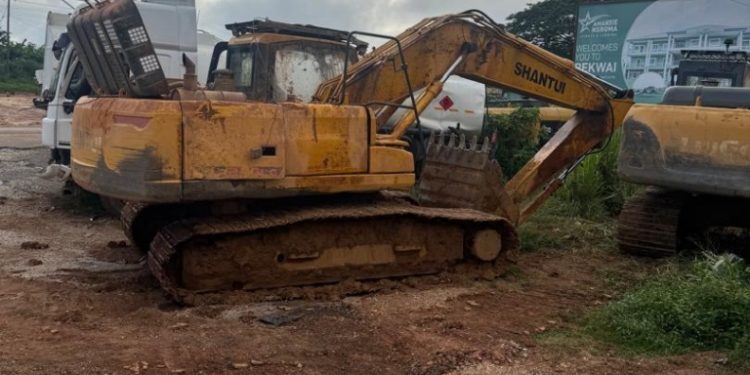 4 chinese remanded for illegal mining police mount search for fifth suspect
