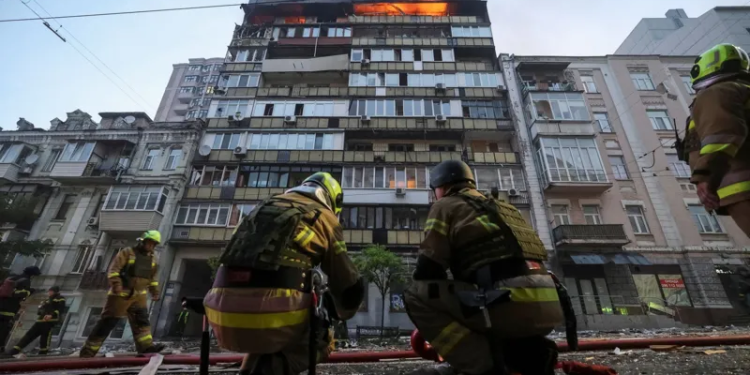 deadly new russian drone and missile attack hits kyiv