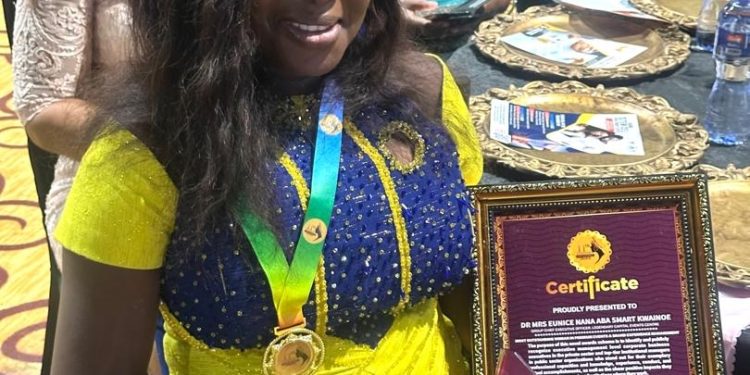 ghanaian entrepreneur dr eunice kwainoe honoured for outstanding customer service excellence