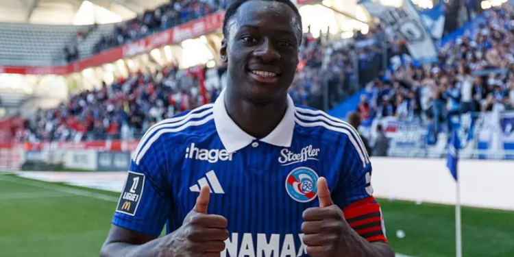 sunderland sign diarra from strasbourg in club record deal