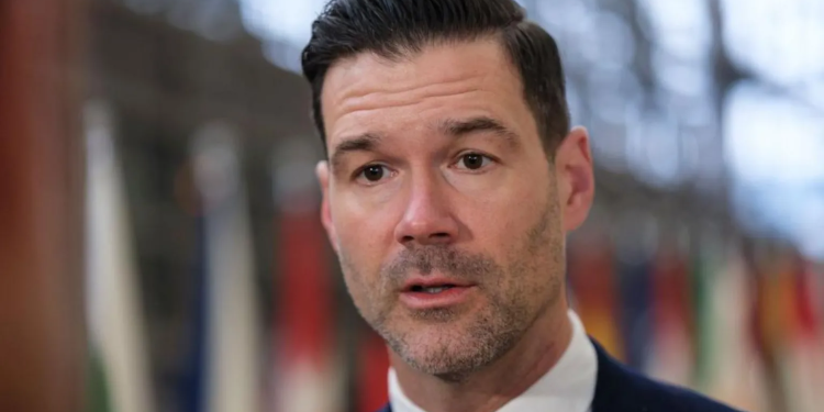 swedish minister reveals teenage son linked to extremist groups