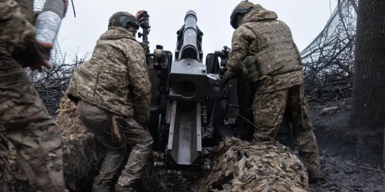 ukraine warns halt of us weapons shipments will encourage russia