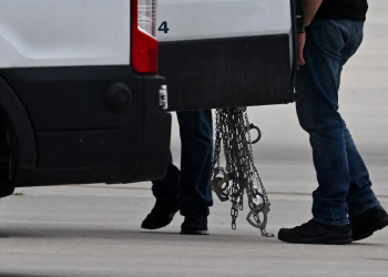 US launches new bid to keep migrants detained by denying hearings, memo shows