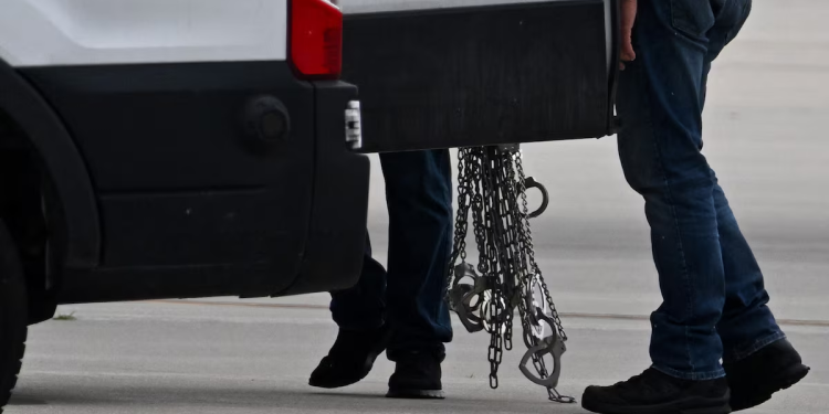 us launches new bid to keep migrants detained by denying hearings memo shows