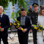 Zelensky vows to continue fighting as Ukraine marks independence day