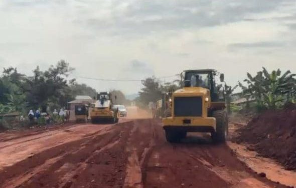 Sefwi Wiawso MCE Inspects Roadworks 1 sefwi wiawso mce inspects roadworks