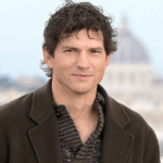 Hollywood isn’t to blame for pushing unrealistic beauty standards, says Ashton Kutcher 1 hollywood isnt to blame for pushing unrealistic beauty standards says ashton kutcher