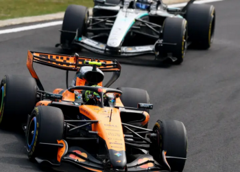 Antonelli wins to become youngest title leader